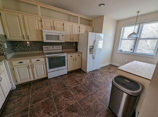19 Cobblestone Dr, Groton, CT 06340