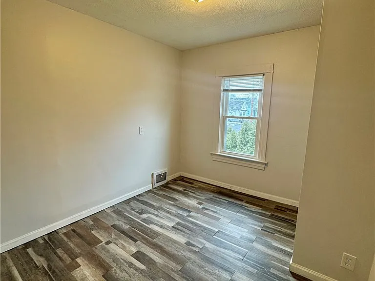 59 Clark Ave — Photo 8