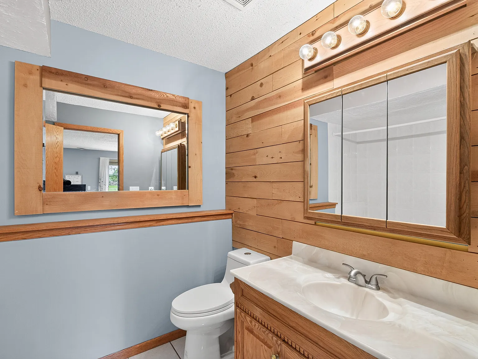 5 bed, 2300 sqft, $2,995 — Photo 4