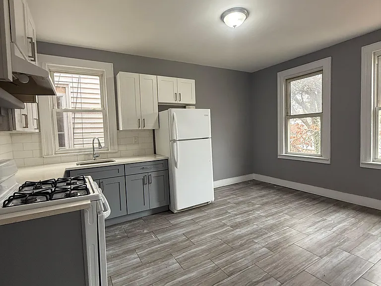 903 Hunterdon St #2R — Photo 5