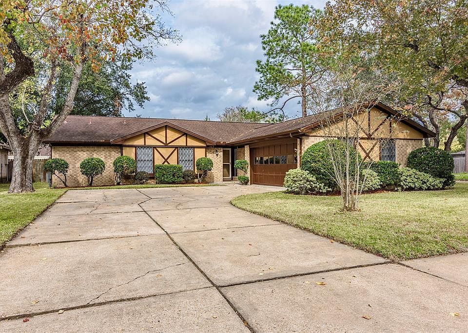 1st image of 15819 Havenhurst Dr
