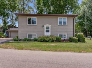 30045 Arrow Dr, Burlington, WI 53105