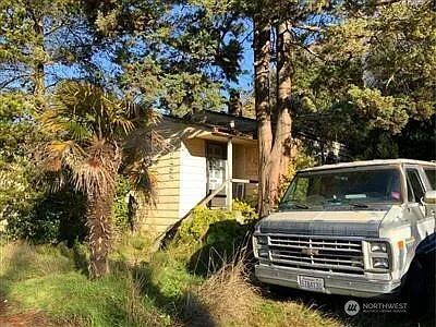 2458 55th Avenue SW photo 1