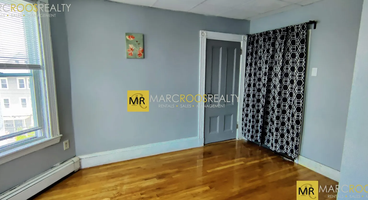 5 bed, 1.5 bath, 9999 sqft, $1,300 — Photo 4