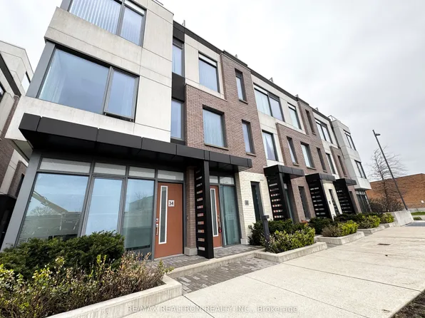 1050 Portage Pkwy #Townhouse 33, Vaughan, ON L4K 0J6