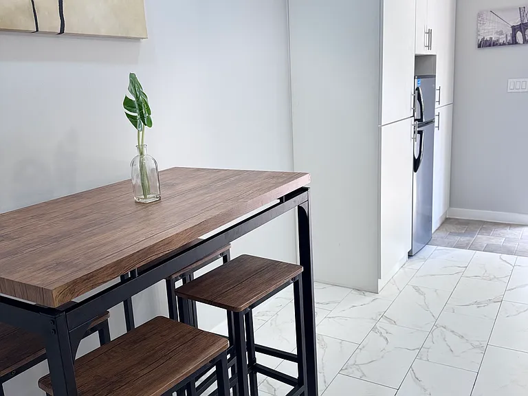 824 NE 4th St #5 — Photo 8