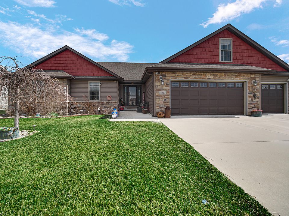 1st image of 1913 Holly St SE