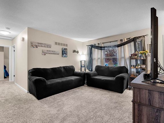4th image of 2405 W 60th St