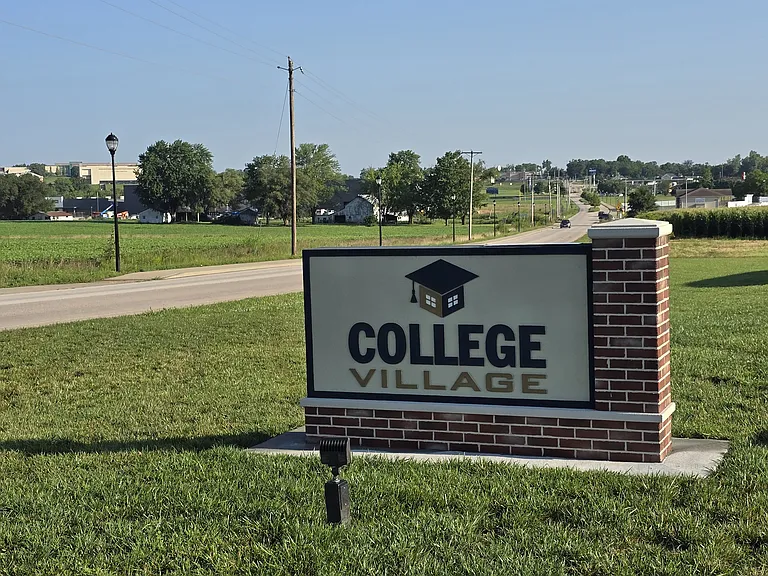 College Village — Photo 21