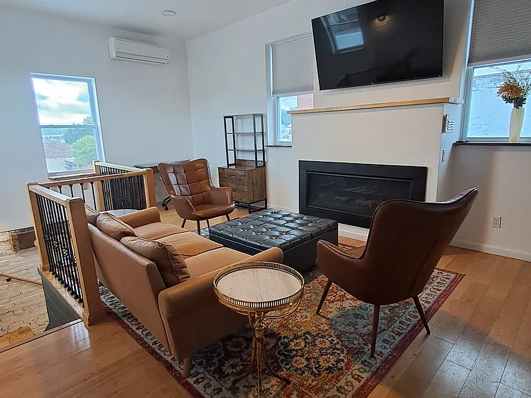 554 Mill St — Photo 1