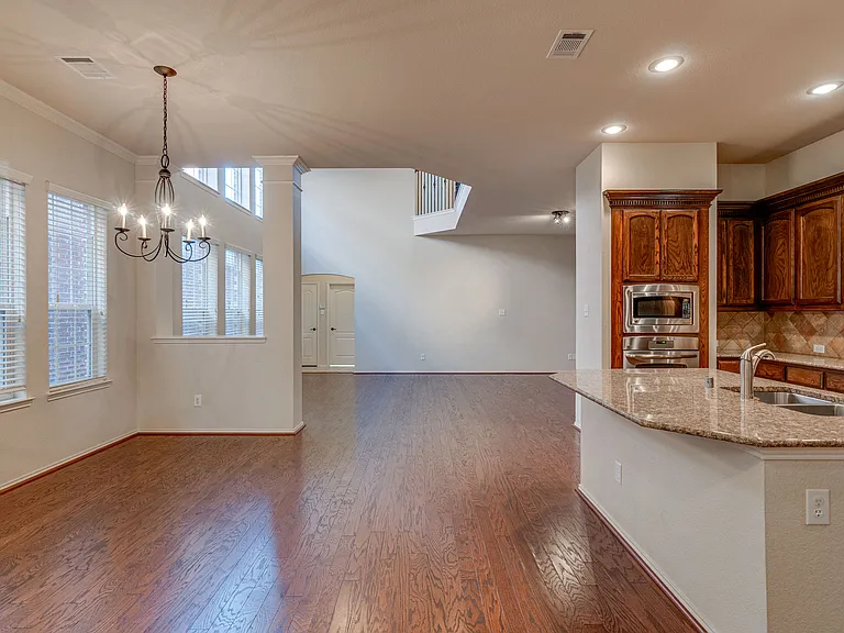 219 Knapford Sta — Photo 9