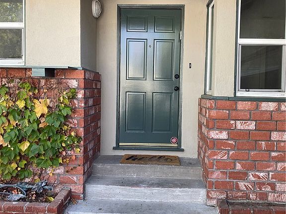 4th image of 22650 Clarendon St