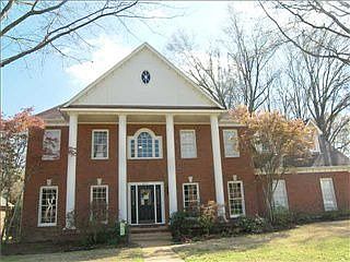 1st image of 907 Greenway Dr
