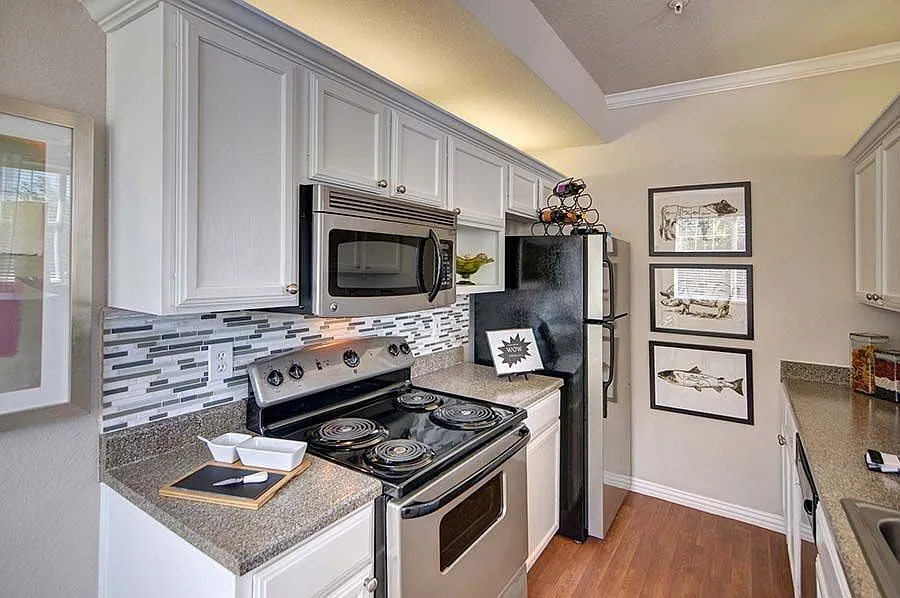 Lakepointe Residences — Photo 3