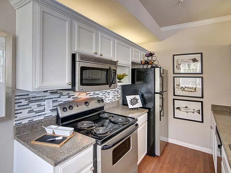 Lakepointe Residences — Photo 3