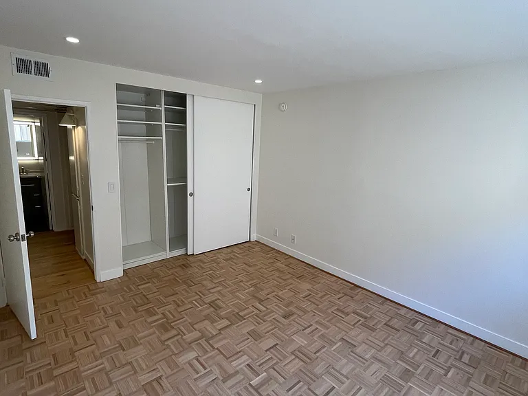 700 Westmount Dr #103 — Photo 10