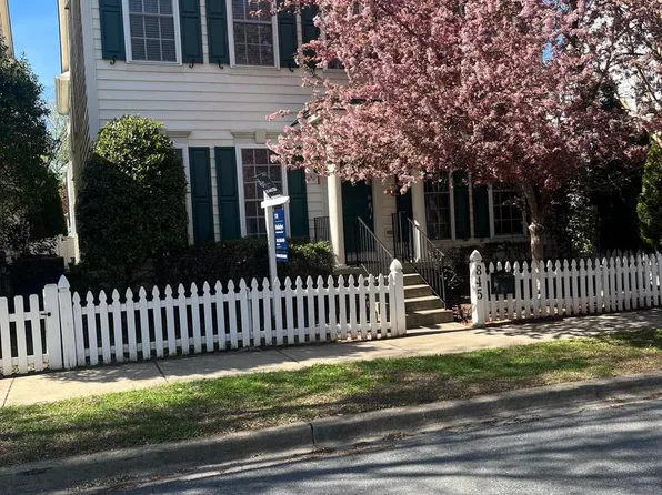 845 Lake Varuna Dr, Gaithersburg, MD 20878