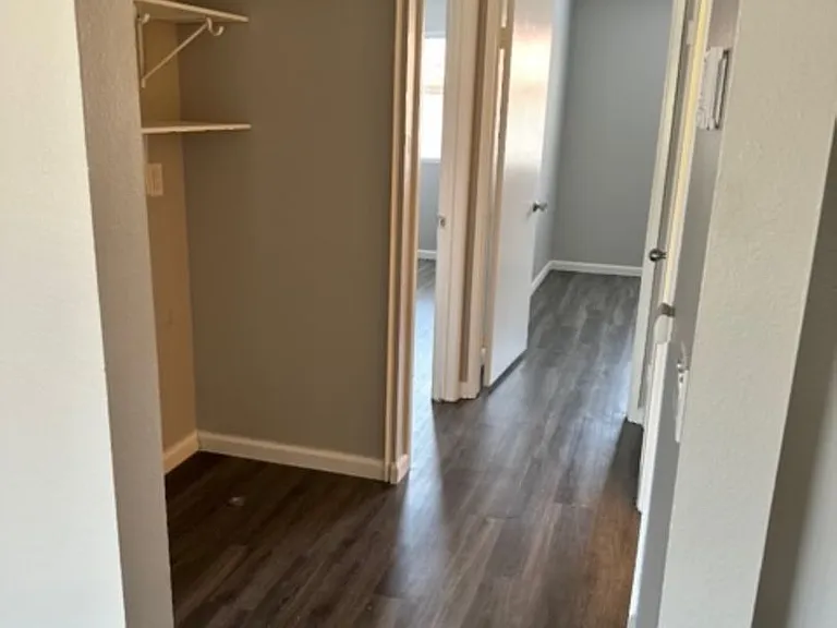 Chase Avenue East 960 — Photo 9