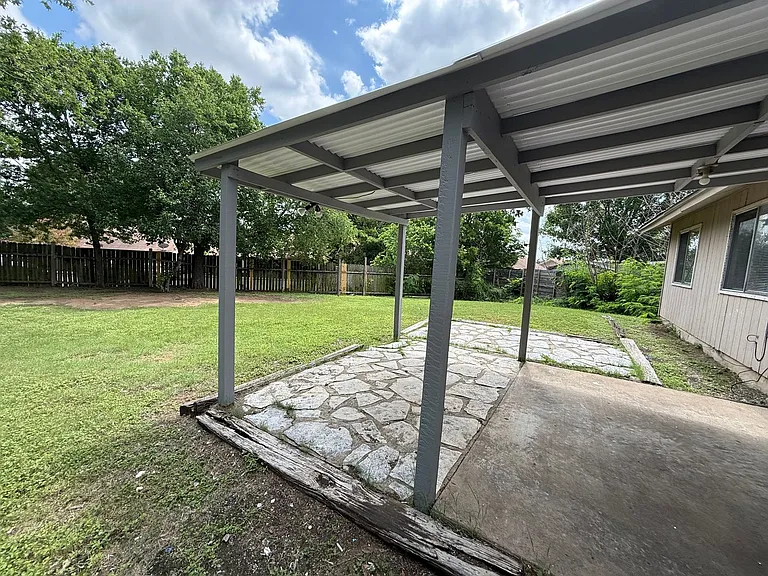 1109 Village Green Dr — Photo 24