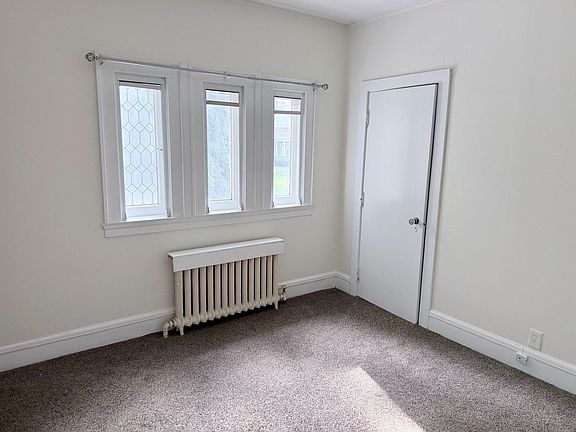 5th image of 608 S 38th St APT 4