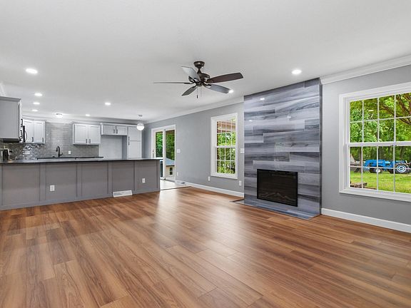 5th image of 1326 W Broadway Street