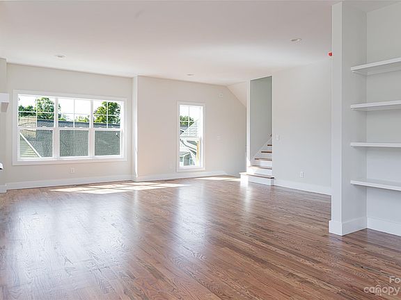 5th image of 222 Oak Meadow Ln