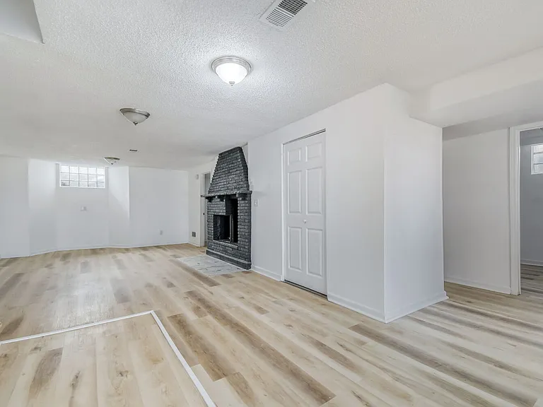 4220 36th St W — Photo 16
