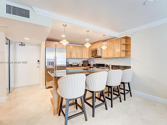 5th image of 401 Ocean Dr APT 612