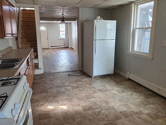 4th image of 916 Elizabeth St