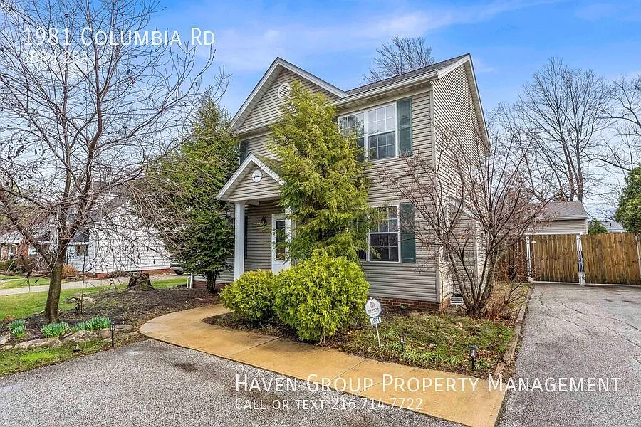 1981 Columbia Rd, Westlake, OH 44145- Spacious 3-bed 2-bath single-family home! Short-Term Rental — Photo 3
