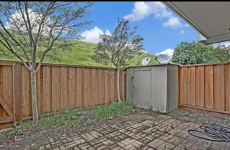 1070 Spring Valley Cmn — Photo 21
