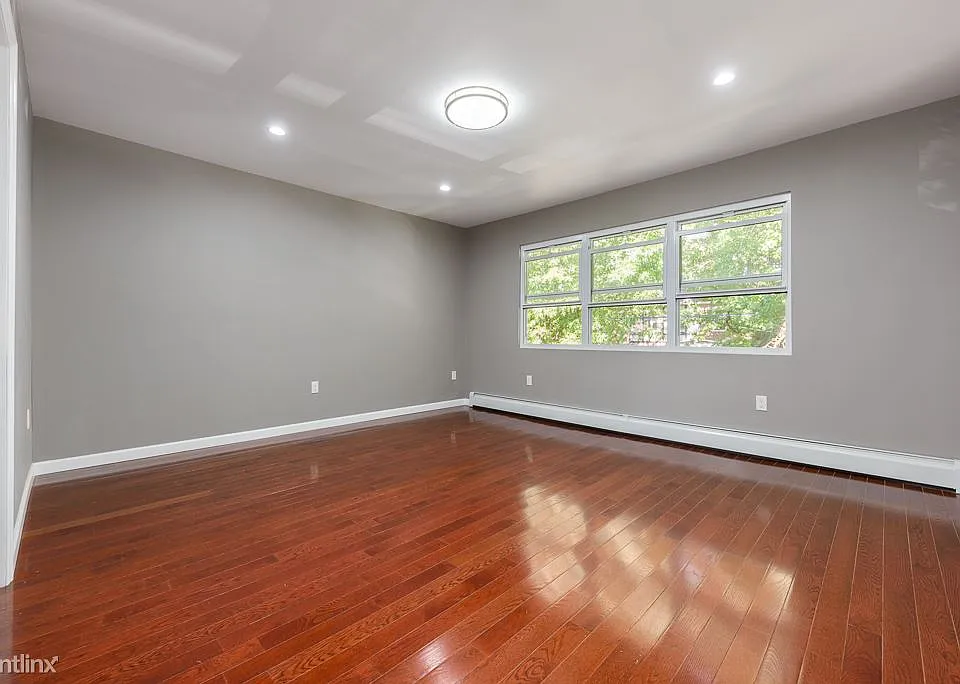 1792 E 48th St-01