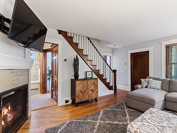 5th image of 42 Norwood St