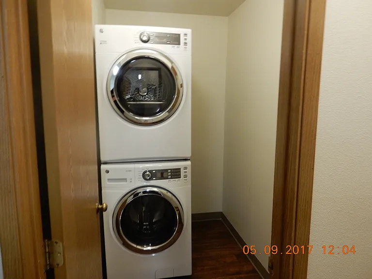 Green Tree Apartments — Photo 1