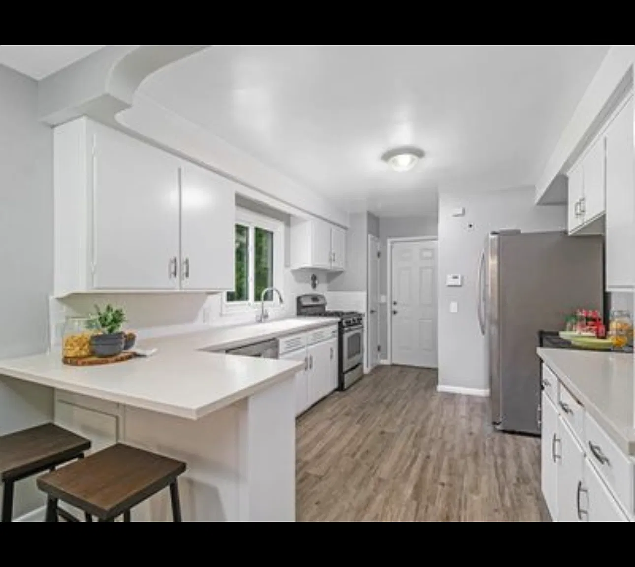 4 bed, 1968 sqft, $2,500 — Photo 3