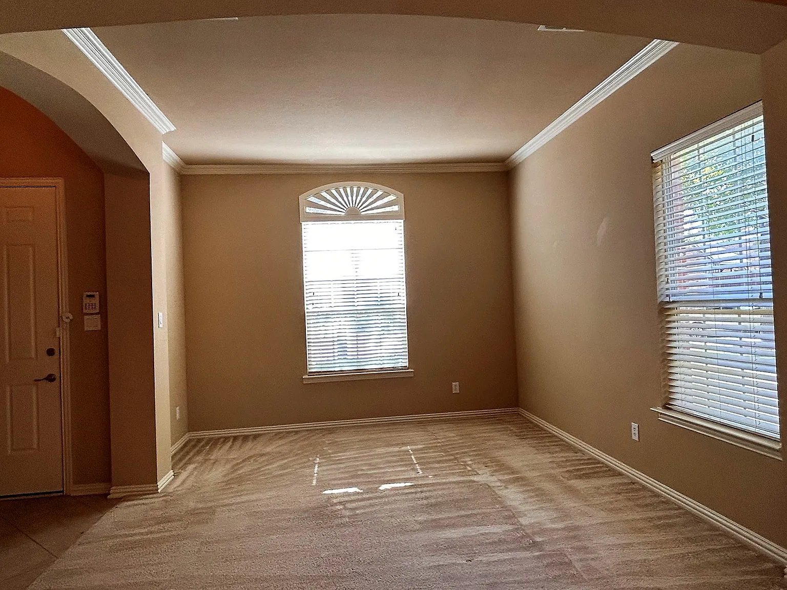 3 bed, 3036 sqft, $2,850 — Photo 3