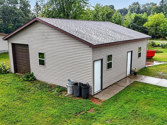 4th image of 10977 Maple Rd