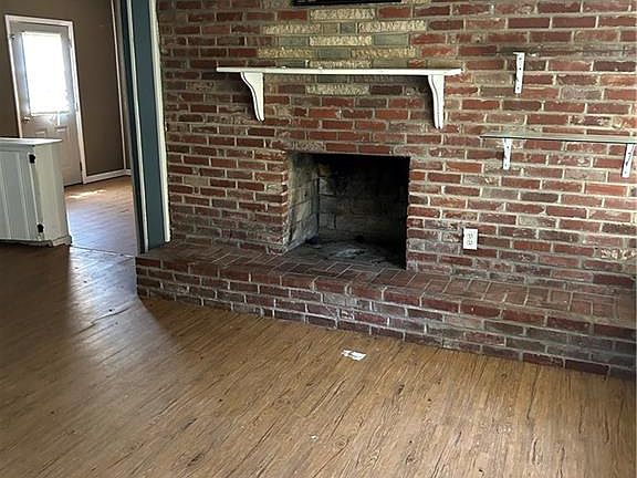 3rd image of 494 Macland Rd