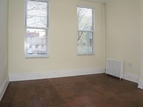 5th image of 373 Menahan St APT 2R