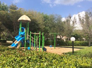 2052 Crestview Way, Naples, FL 34119