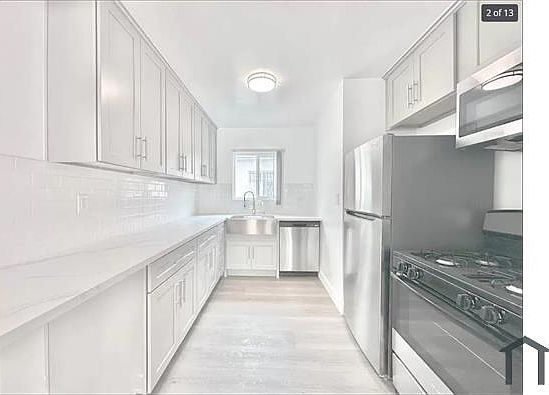 2nd image of 4122 Grand View Blvd #18
