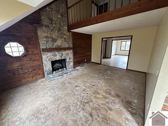 3rd image of 308 E Lion Dr