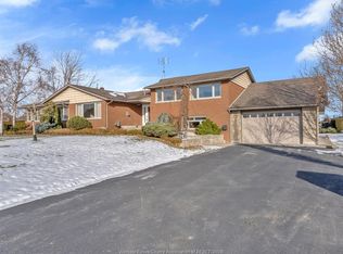3 Beth Cres, Leamington, ON N8H 3Z8