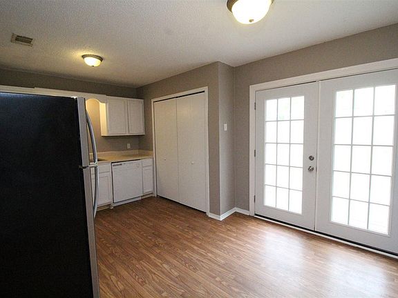 4th image of 720 Brook Meadow Ln
