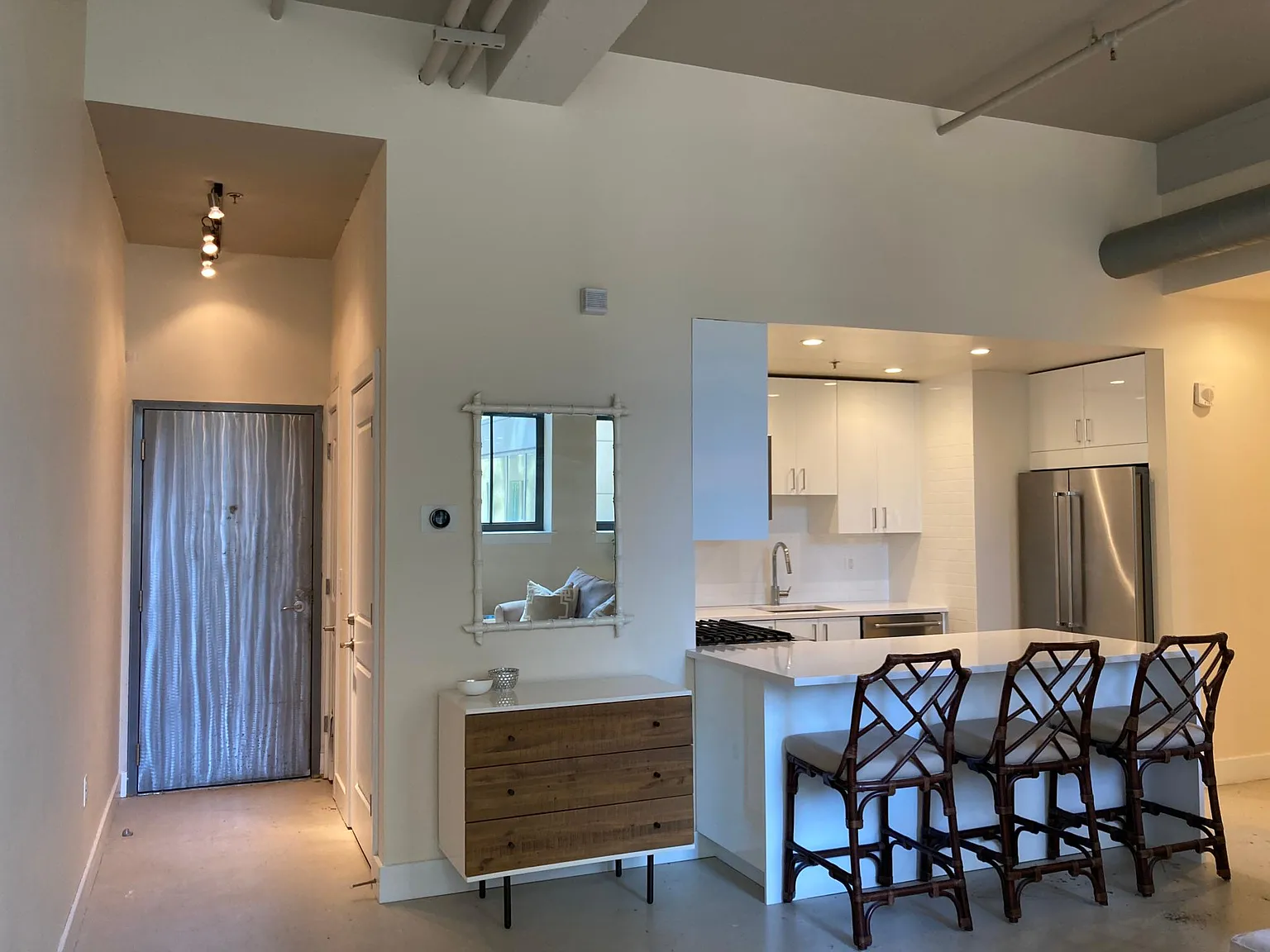 1 bed, 720 sqft, $2,700 — Photo 4