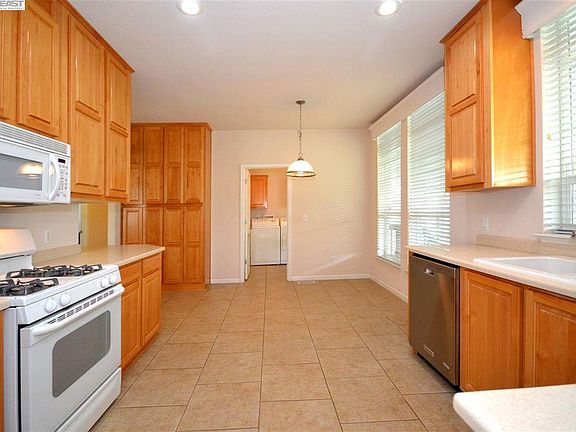 3rd image of 3263 Vineyard Ave #6666