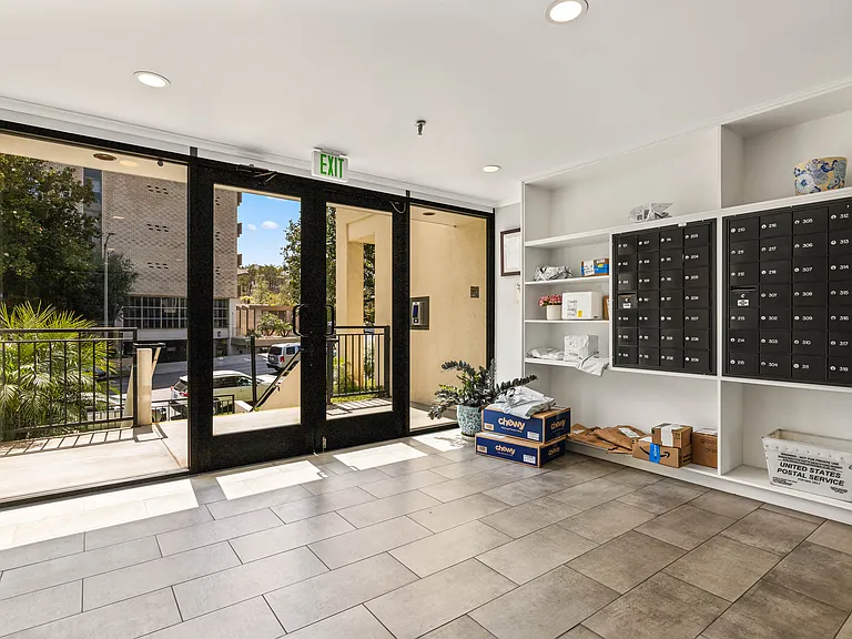1340 S Beverly Glen Blvd #202 — Photo 35