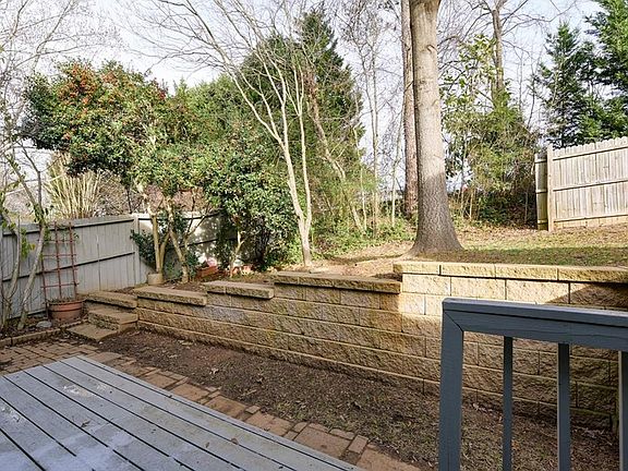 5th image of 1034 Creatwood Cir SE