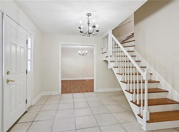 3rd image of 111 Avenue E St