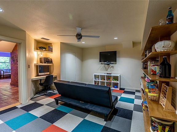 5th image of 2802 Milford Ave